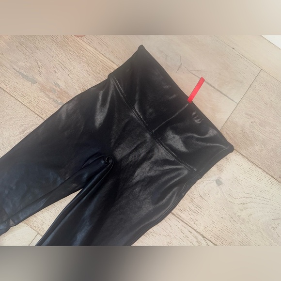 New Spanx Faux Leather glossy Leggings Black compression waistband sz. Medium - Picture 13 of 16